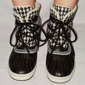 Sorel Women Tivoli Boots  Black and white